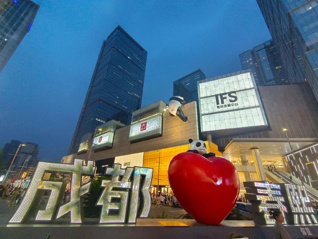 Chengdu 7-Day Tour: Pandas, Heritage & Jiuzhaigou's Natural Wonders