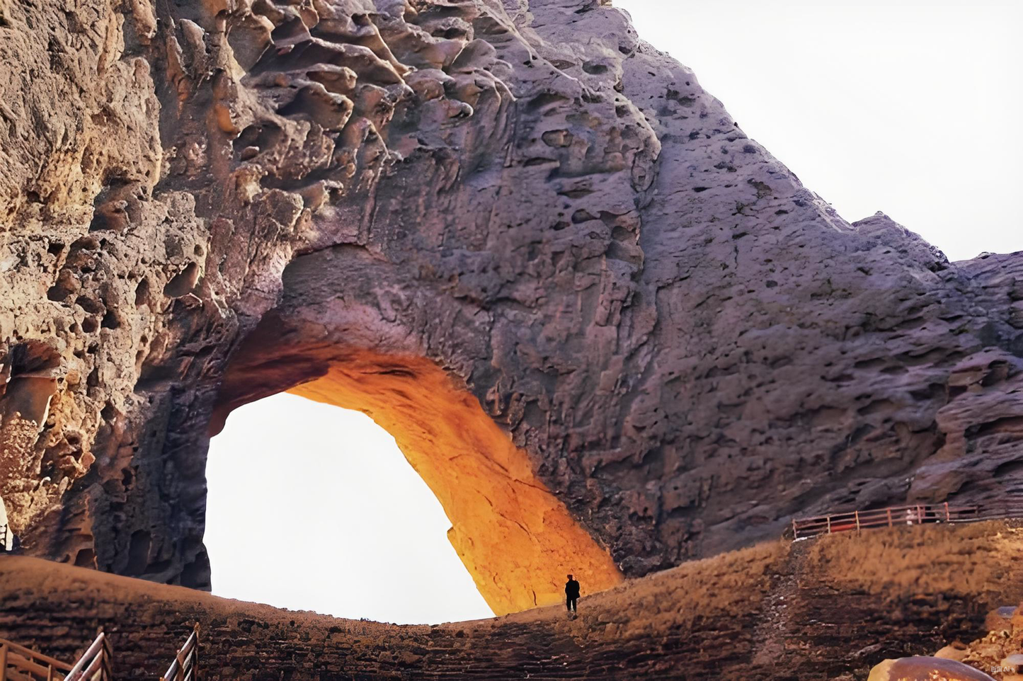 7-Day Xinjiang Tour (Kashgar, Baisha Lake, Karakol Lake, Muztagh Ata, Panlong Ancient Road, Shache, Artush Tianmen)