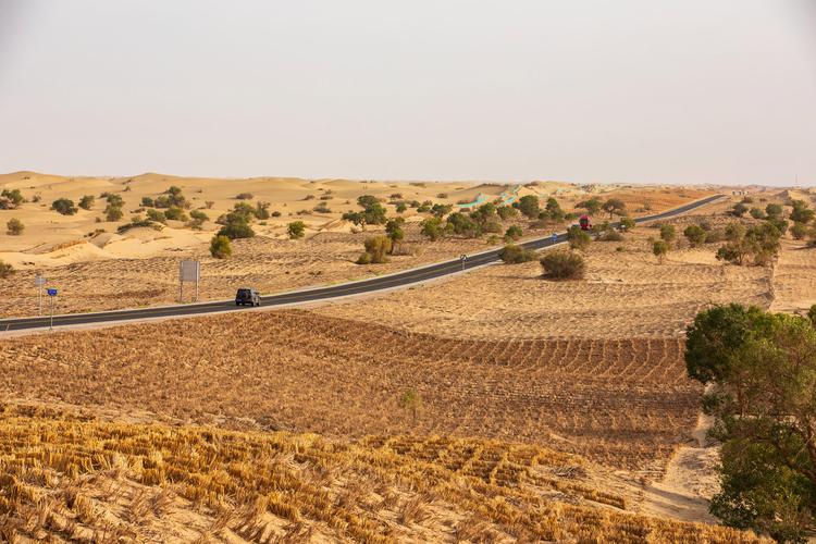 11-Day Southern Xinjiang Grand Loop: Silk Road Wonders, Desert Adventure & Pamir Plateau