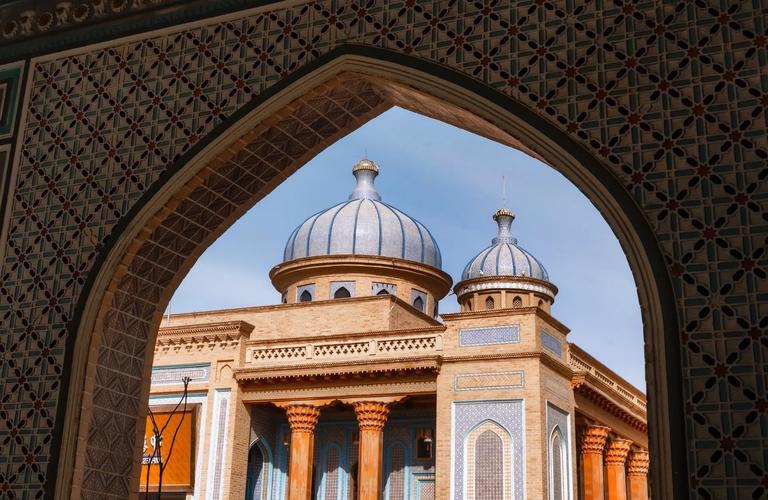 7-Day Xinjiang Tour (Kashgar, Baisha Lake, Karakol Lake, Muztagh Ata, Panlong Ancient Road, Shache, Artush Tianmen)