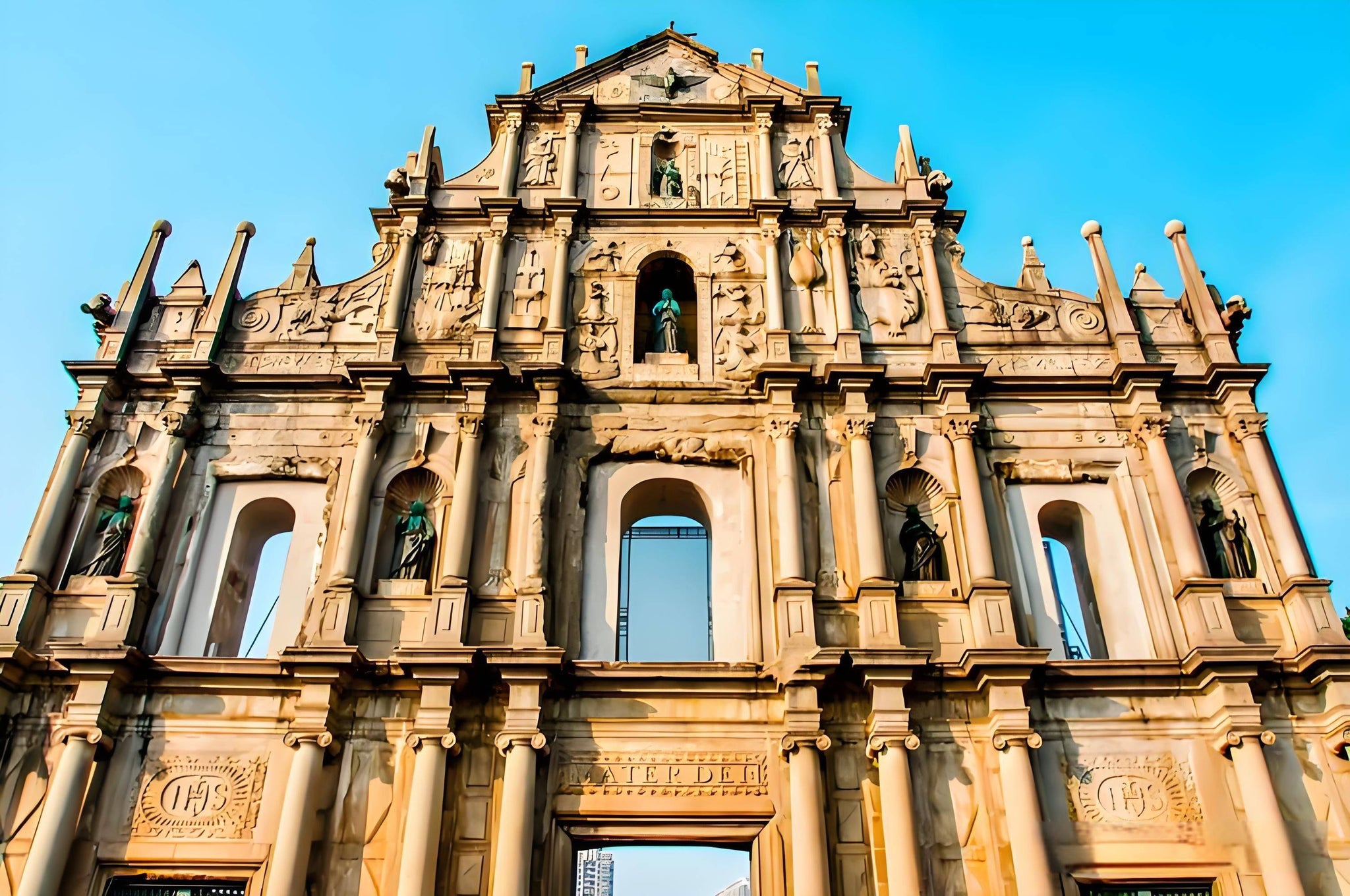 9-Day Panoramic Tour of Urban Culture and Water Town Scenery: Hong Kong, Zhuhai, Macao and Guangdong