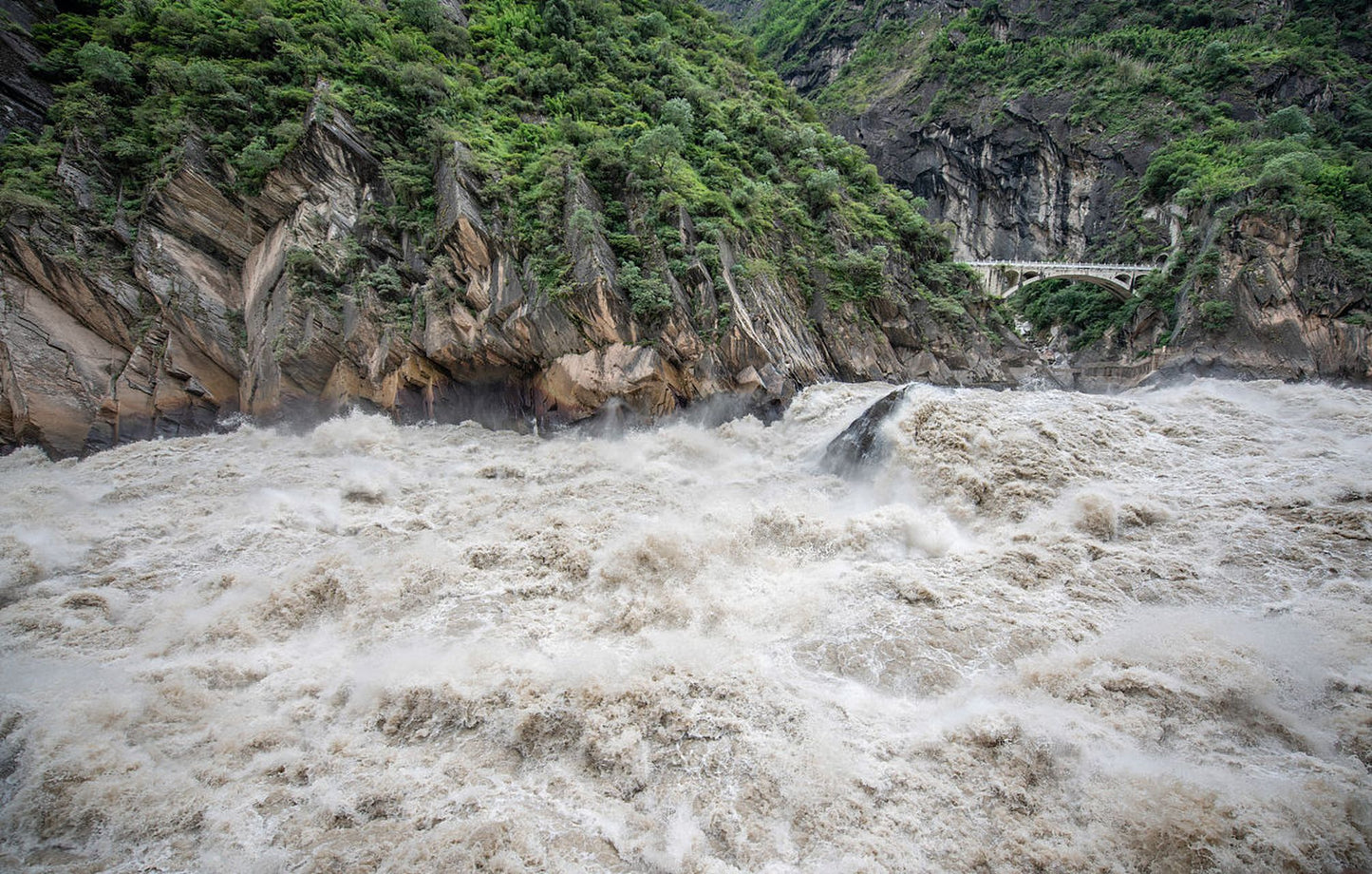 Yunnan 11-Day Panorama Tour: Snow Mountains, Ancient Towns & Rainforests