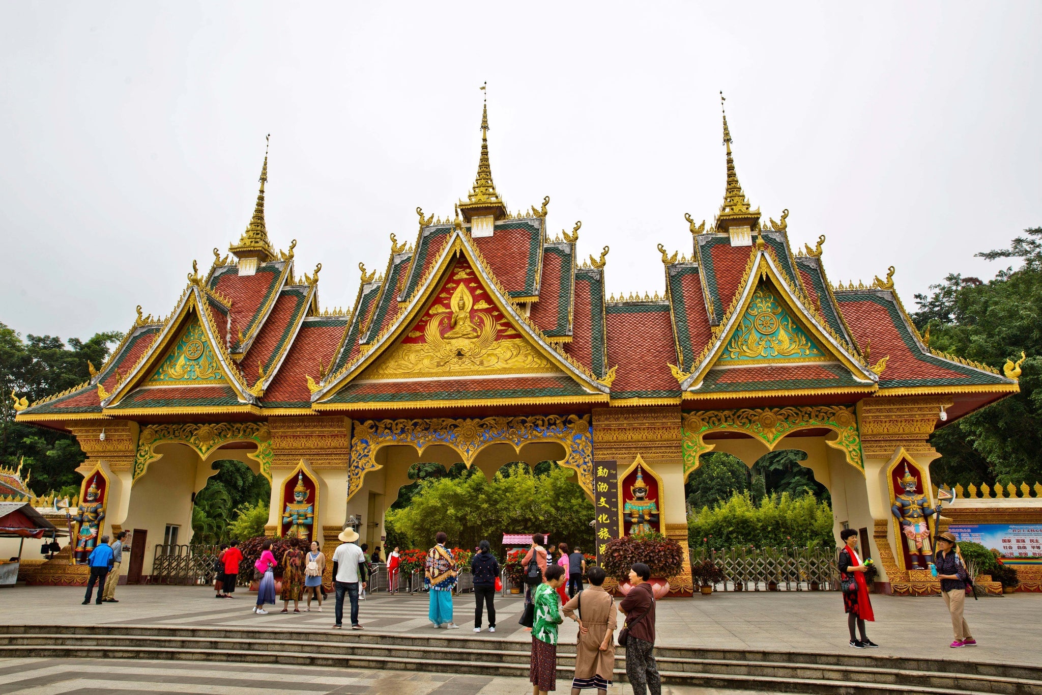 Yunnan 11-Day Panorama Tour: Snow Mountains, Ancient Towns & Rainforests