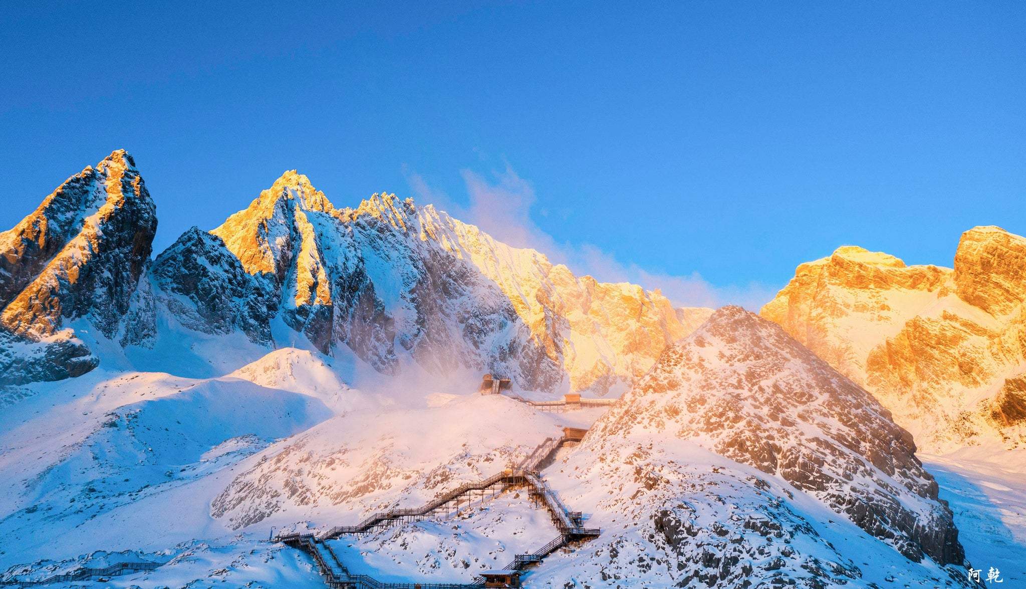 Yunnan 9-Day Across 4 Regions: Snow Mountains - Ancient Towns - Tea Plantations - Rainforests Panoramic Tour