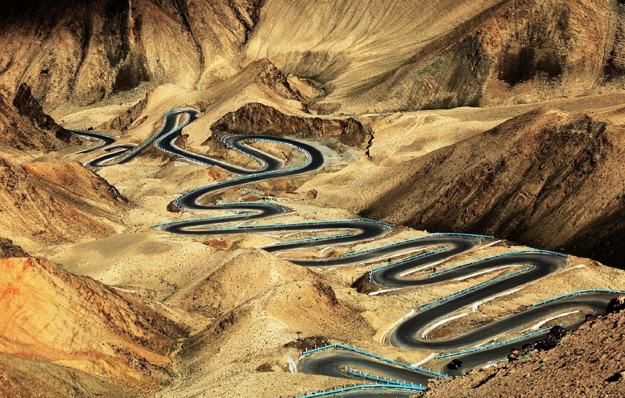 11-Day Southern Xinjiang Grand Loop: Silk Road Wonders, Desert Adventure & Pamir Plateau