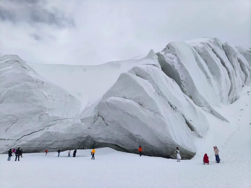 11-Day Southern Xinjiang Grand Loop: Silk Road Wonders, Desert Adventure & Pamir Plateau