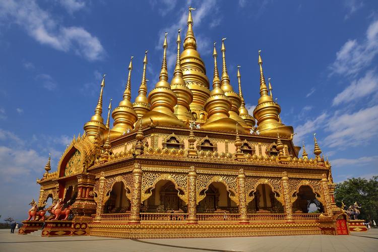 Yunnan 11-Day Panorama Tour: Snow Mountains, Ancient Towns & Rainforests