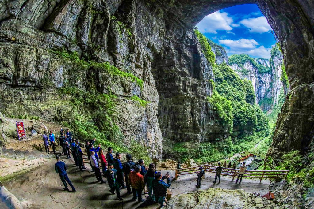 Chongqing 5-Day Tour: Urban Wonders & Natural Scenery