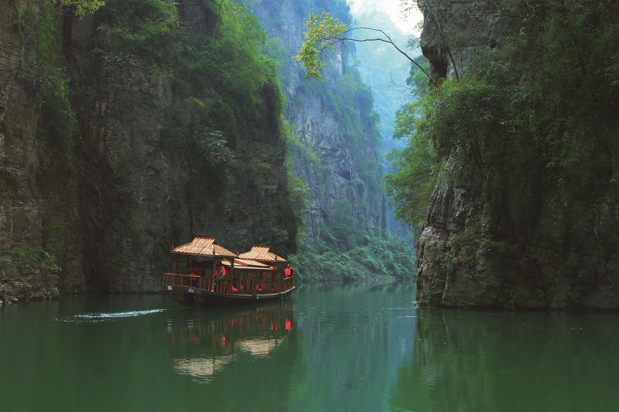Chongqing & Yangtze Three Gorges 5-Day Tour: Urban Wonders & River Scenery
