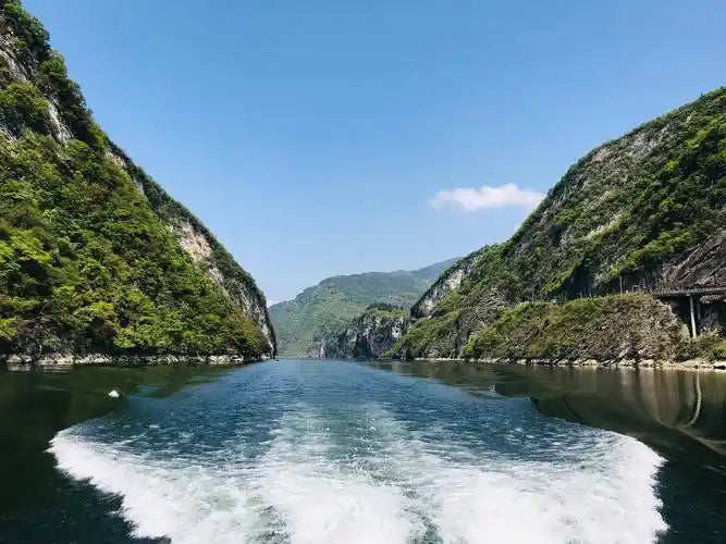 Chongqing 5-Day Tour: Urban Wonders & Natural Scenery