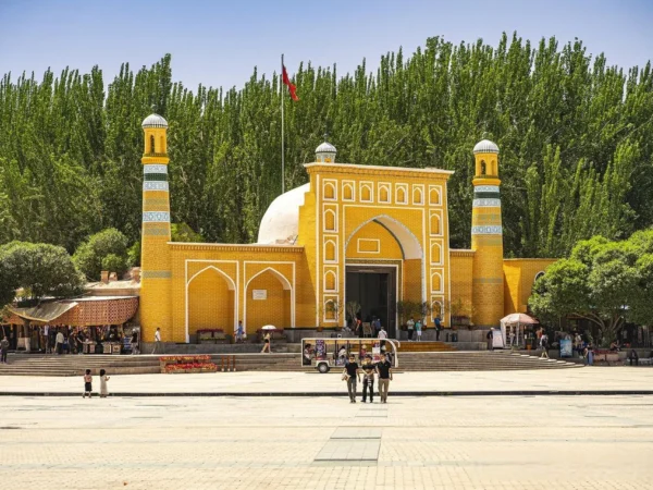 7-Day Xinjiang Tour (Kashgar, Baisha Lake, Karakol Lake, Muztagh Ata, Panlong Ancient Road, Shache, Artush Tianmen)