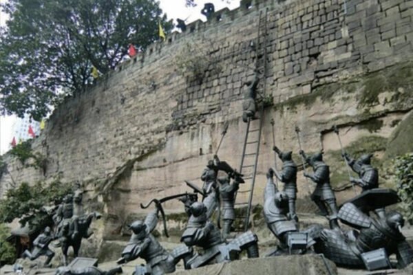 Hechuan One-Day Tour: Laitan Ancient Town & Diaoyu Fortress Adventure