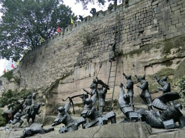 Hechuan One-Day Tour: Laitan Ancient Town & Diaoyu Fortress Adventure